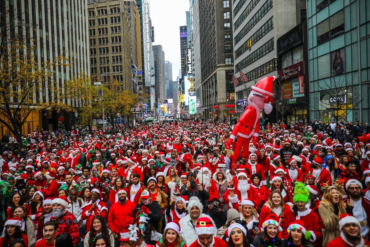 Santa Pros and Santa Cons – Surviving Two Santacons