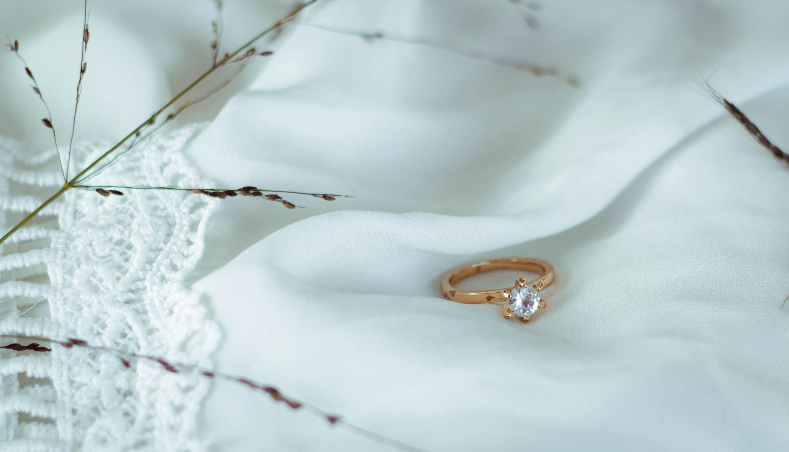 Gold or Silver Jewelry for Weddings – A Simple Guide